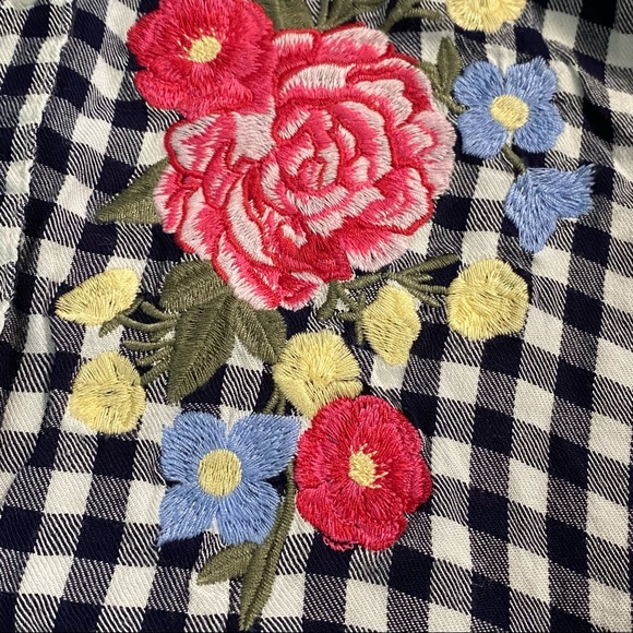 3/$25 Como Vintage button up top Medium - Picture 3 of 12